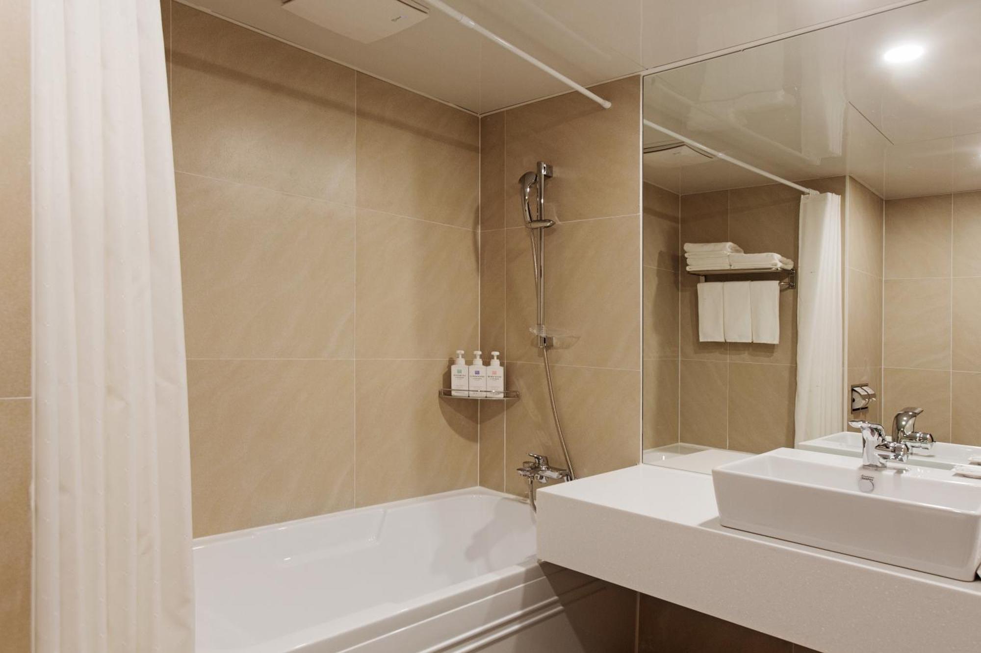 בוסאן Hotel Adela מראה חיצוני תמונה